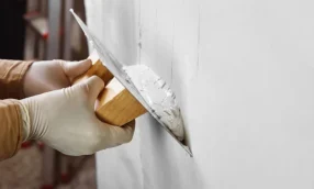 Plastering-Wall-with-Light-Damage-768x512